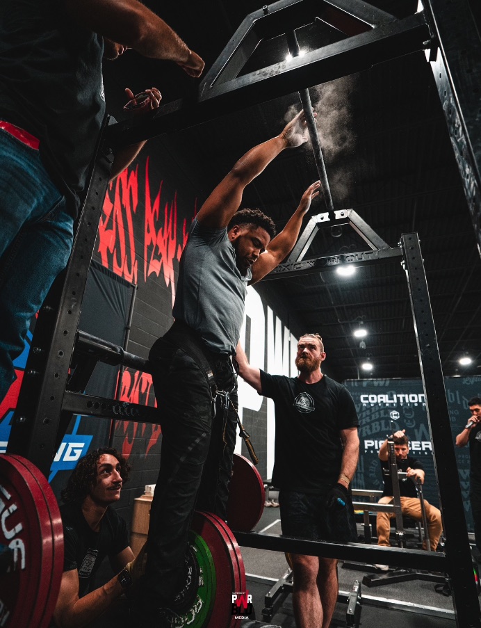 Nick waits at the bars for the judges’ verdict after a lift.